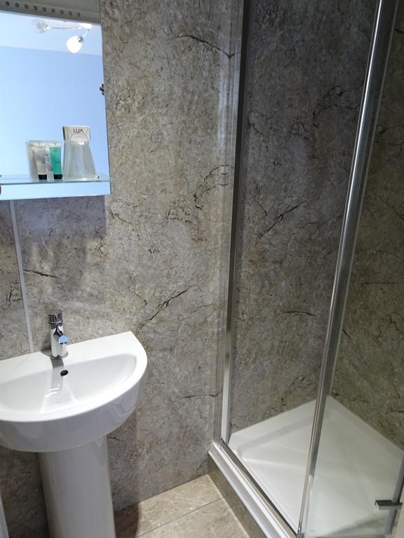 Fernbank Hotel Бэйсингсток Экстерьер фото