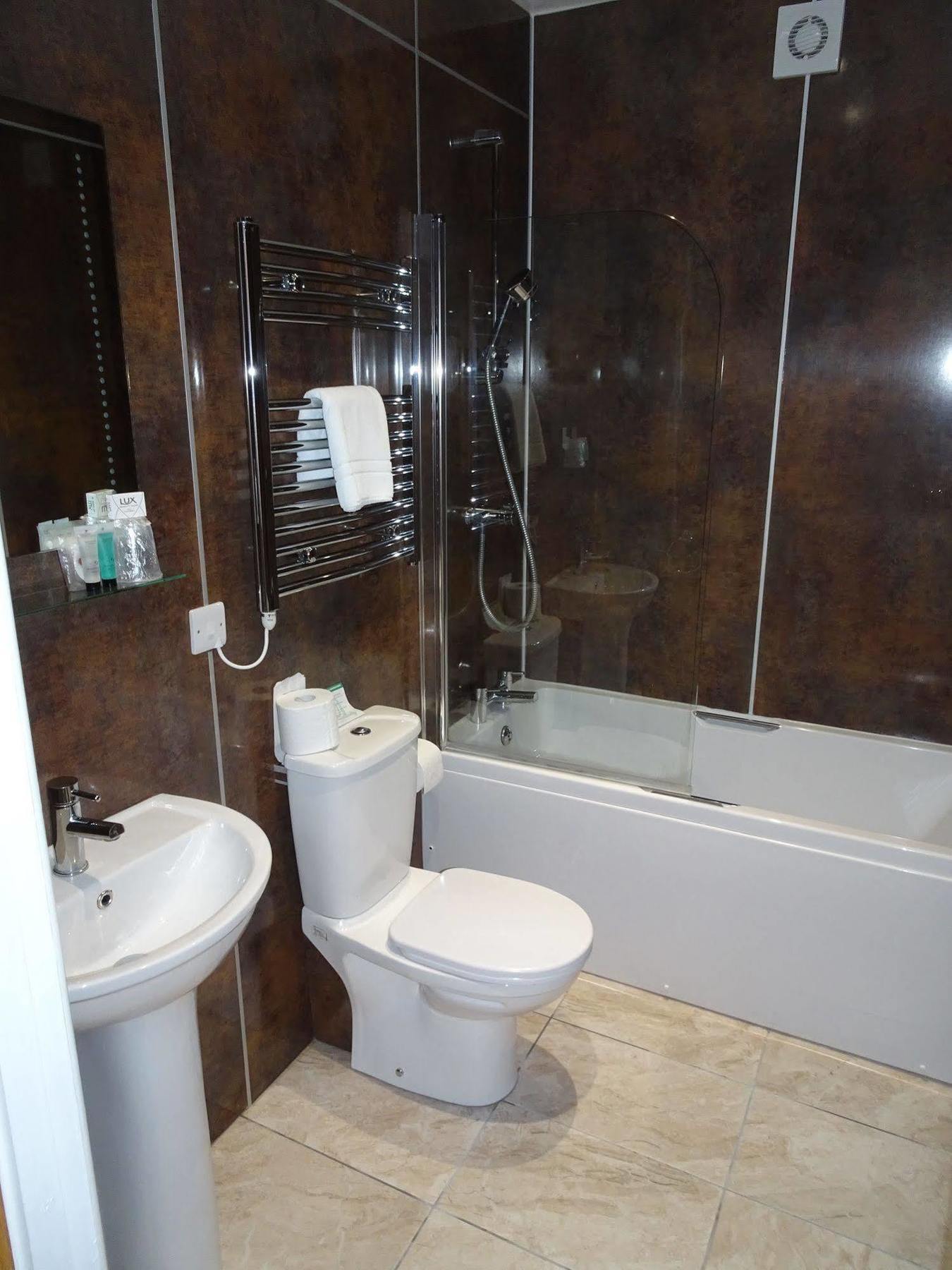 Fernbank Hotel Бэйсингсток Экстерьер фото