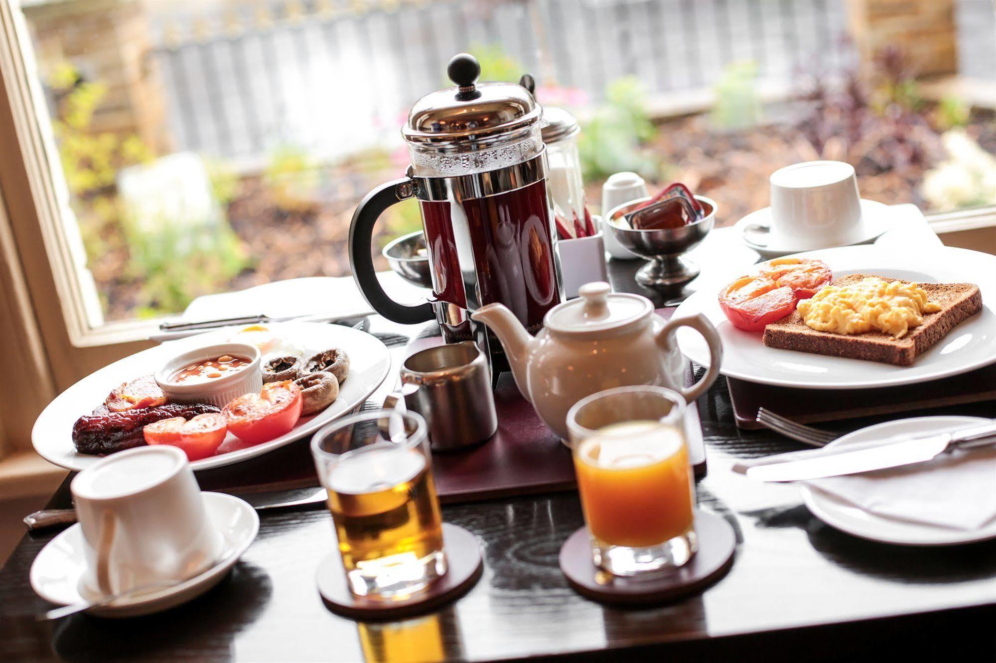 Fernbank Hotel Бэйсингсток Экстерьер фото